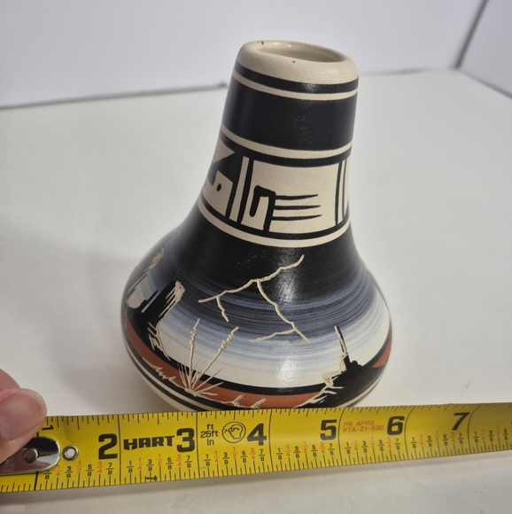 Naatsiilid Pottery Rainbow Signature Native American Navajo Vase Signed - Picture 2 of 9